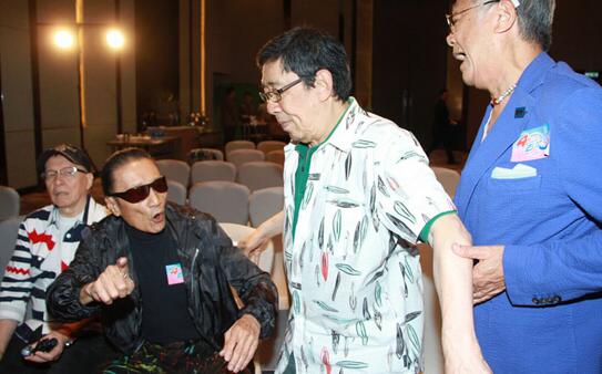 谢贤为什么打刘家昌(刘家昌为甄珍给谢贤什么) 谢贤为什么打刘家昌(刘家昌为甄珍给谢贤什么)