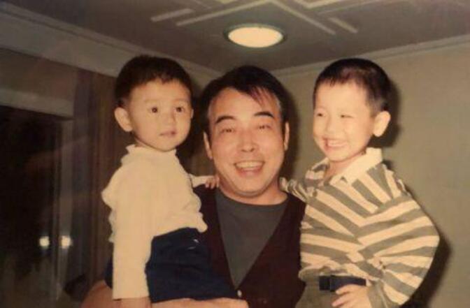 陈飞宇嘴是歪的吗(陈飞宇嘴巴歪流口水)