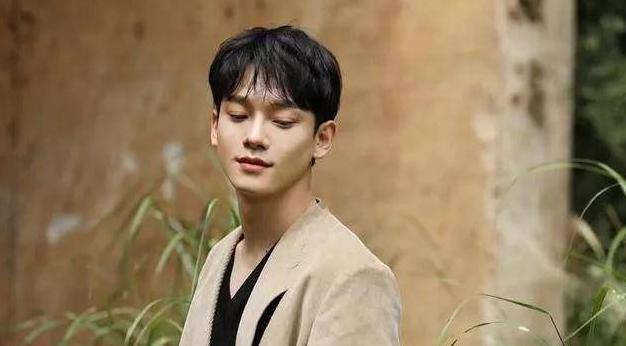 金钟大的女朋友照片(金钟大最新照片)