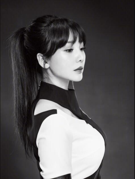 柳岩为什么叫油菜花、大鼻毛？柳岩最近怎么