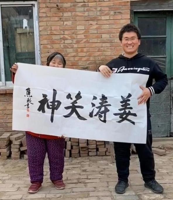 姜涛抖音直播一晚能赚多少钱(抖音一场直播挣多少钱)