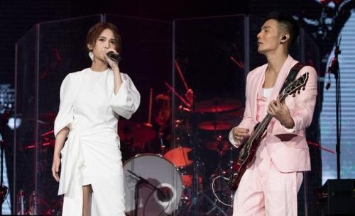 杨丞琳清空社交账号与李荣浩现状引热议(李荣浩和杨丞琳个人资料:杨丞琳个人资料大揭秘)