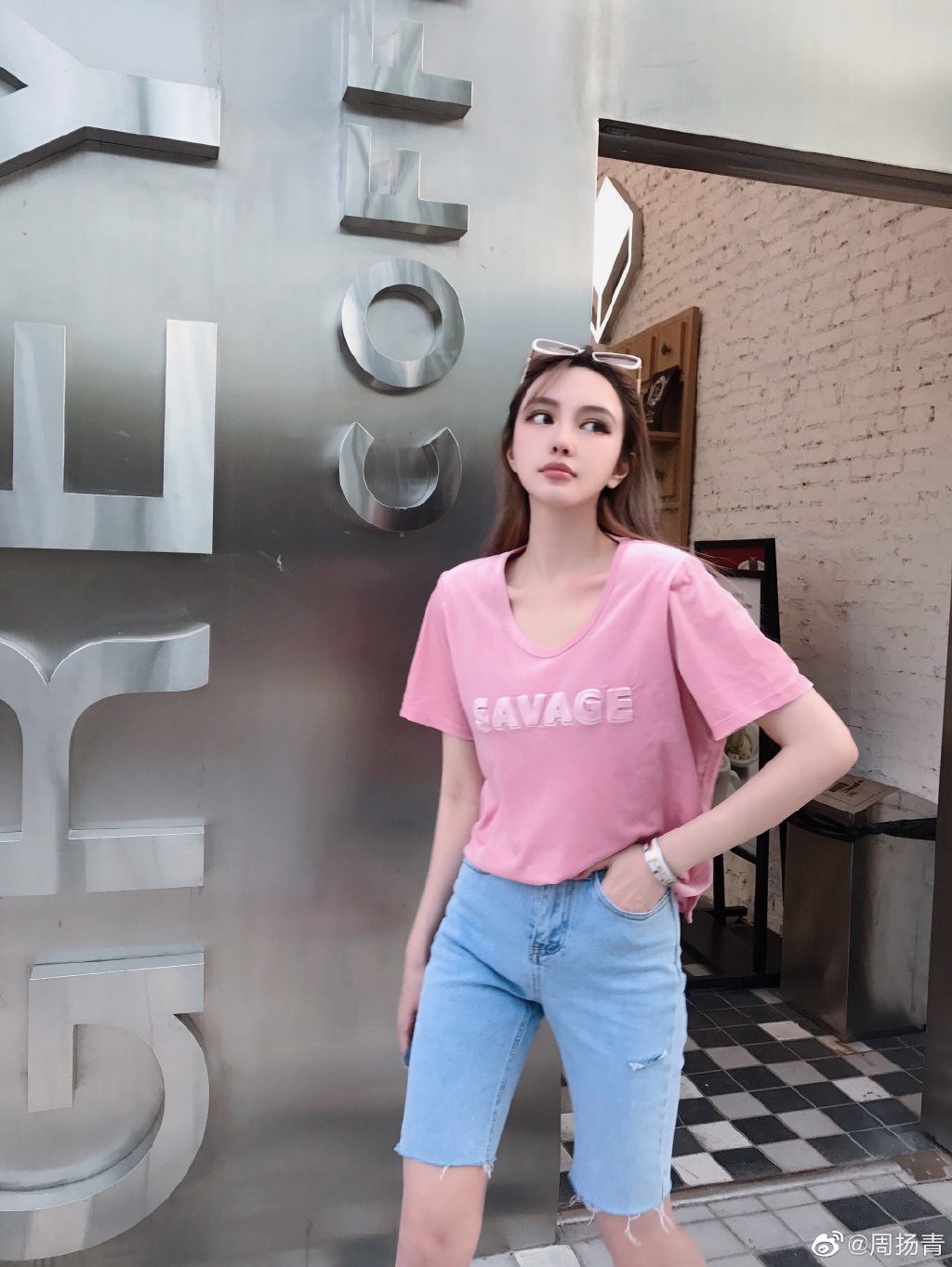 周扬青卸妆后的真实素颜颜值照片(周扬青整容前照片)