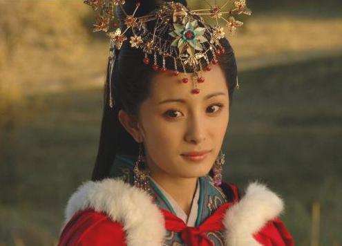 李曼有点像杨幂对比照(李曼和谁长得像) 李曼有点像杨幂对比照(李曼和谁长得像)