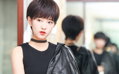 刘泳希李嘉铭微博官宣恋情(李嘉铭的微博)