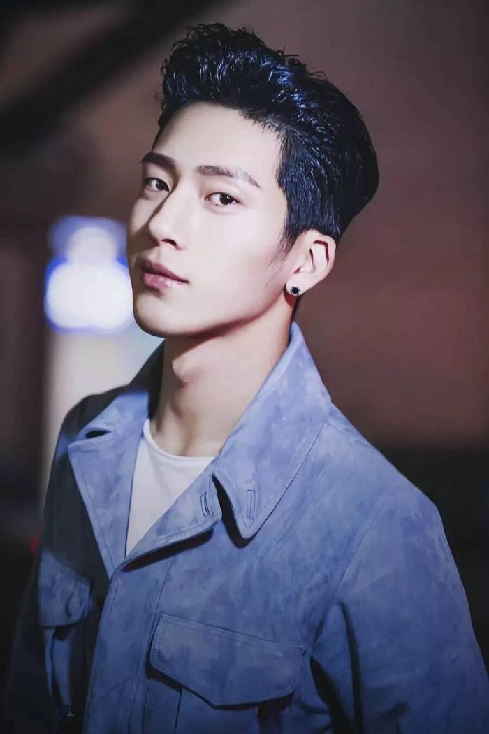 梁朝伟是井柏然的爸爸？井柏然和妈妈相认了(井柏然父母认亲)