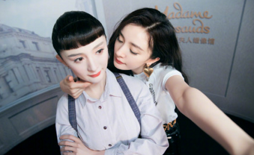 杨幂蜡像锅盖头造型神似大头儿子