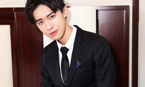 张逸杰脸怎么变了被怀疑整容(张逸杰整了哪里)