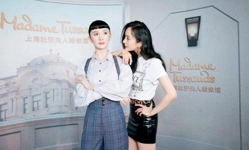 杨幂蜡像锅盖头造型神似大头儿子