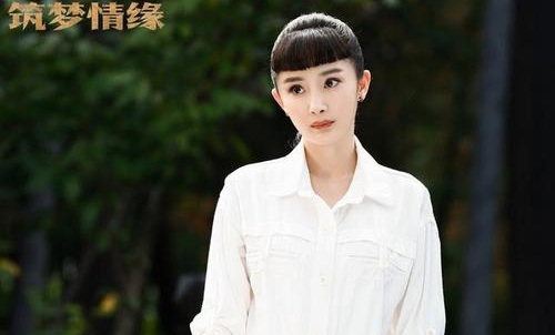杨幂蜡像锅盖头造型神似大头儿子