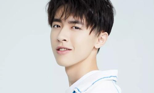 张逸杰脸怎么变了被怀疑整容(张逸杰整了哪里)