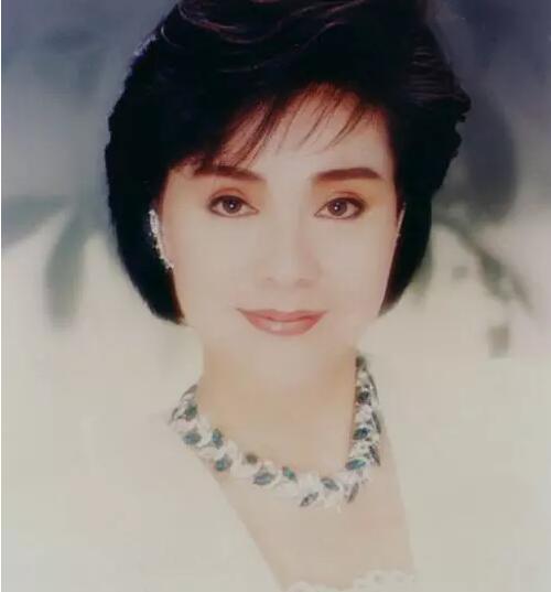 归亚蕾双眼皮是割的吗 归亚蕾双眼皮是割的吗