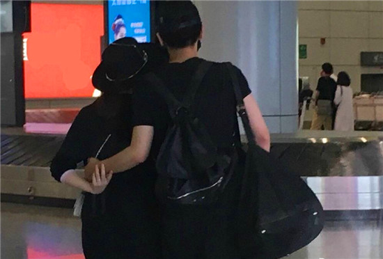 陈妍希父母是干什么的？陈妍希五个月孕肚现(陈妍希怀二胎了吗)