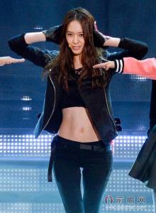 郑秀晶腹肌是怎么练的？郑秀晶为什么囧晶站(郑秀晶腹肌是天生)