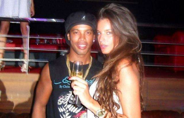 小罗为什么总是在笑(小罗现在怎么回事) 小罗为什么总是在笑(小罗现在怎么回事)