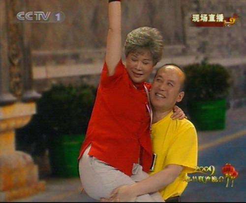 蔡明为什么说华少嘴是租来得 蔡明为什么说华少嘴是租来得