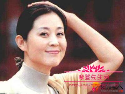 蔡明为什么说华少嘴是租来得 蔡明为什么说华少嘴是租来得