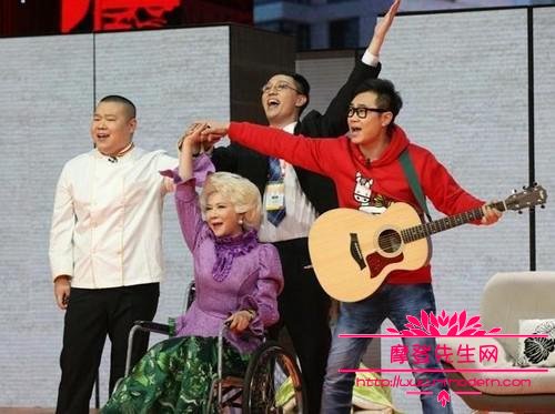 蔡明为什么说华少嘴是租来得 蔡明为什么说华少嘴是租来得