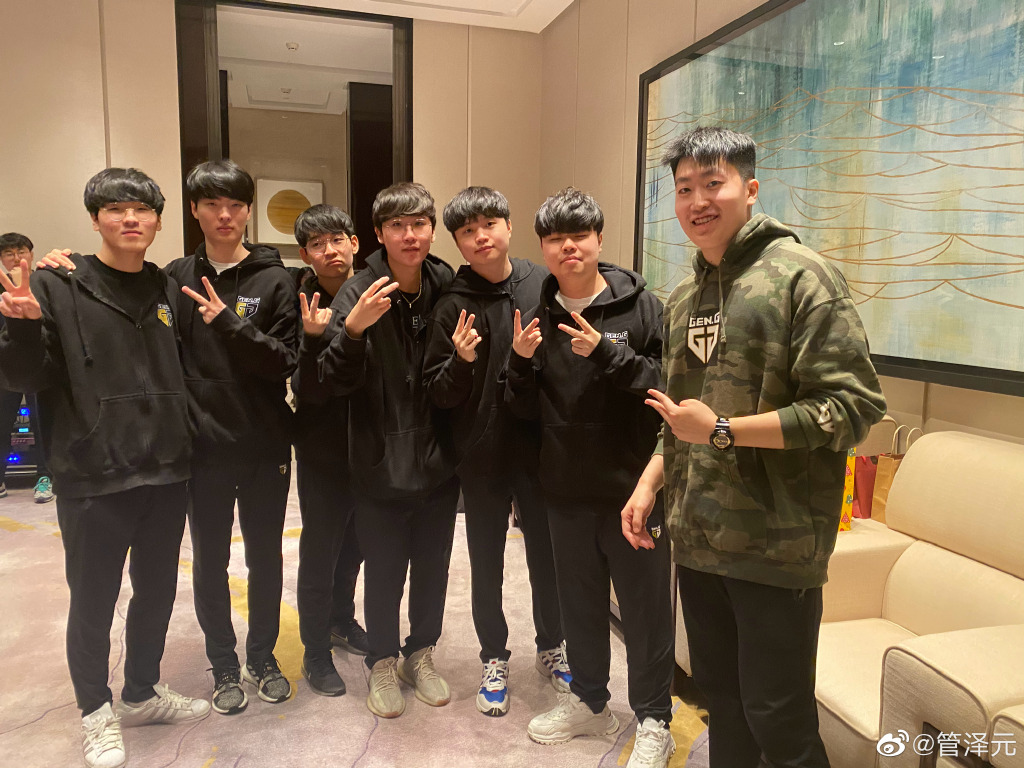 管泽元余霜分手官宣引热议(余霜管泽元什么时候在一起) 管泽元余霜分手官宣引热议(余霜管泽元什么时候在一起)