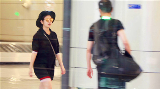 陈妍希父母是干什么的？陈妍希五个月孕肚现(陈妍希怀二胎了吗)