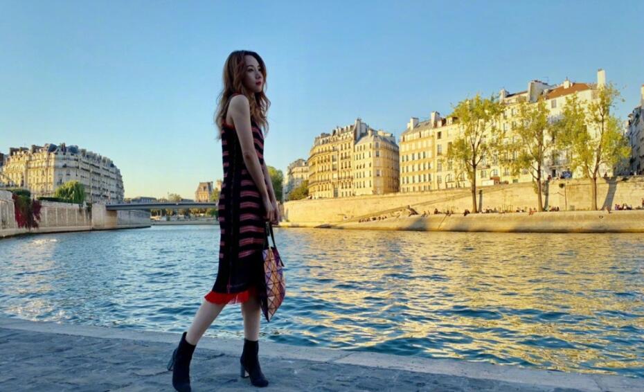 邓丽欣“邓走音”“阿宝”外号的由来