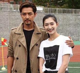 江疏影穿牛仔裤图片(江疏影长裤)