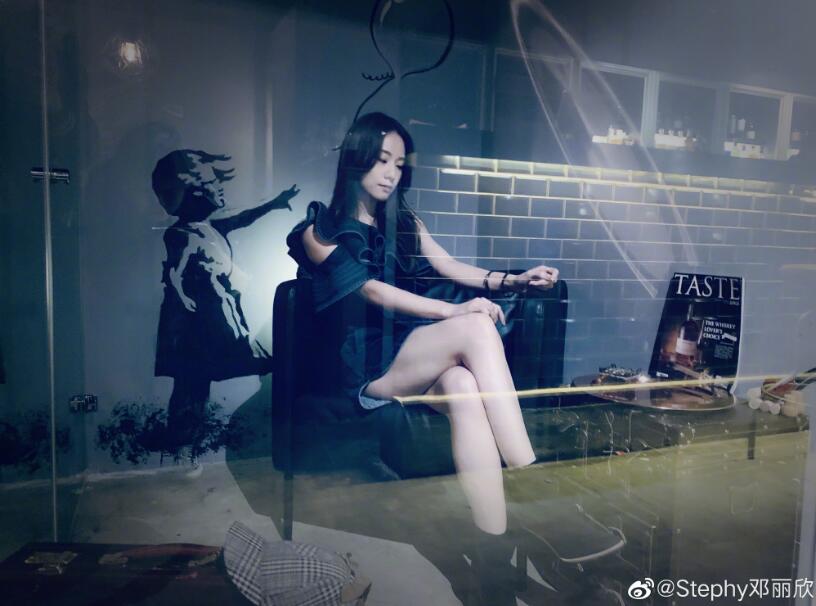 邓丽欣“邓走音”“阿宝”外号的由来