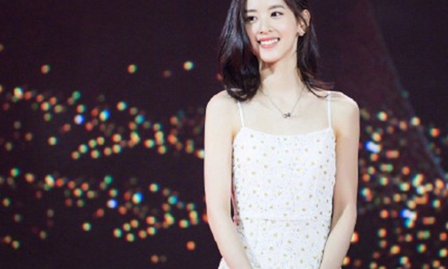 章泽天黑白芭蕾舞旧照曝光引热议