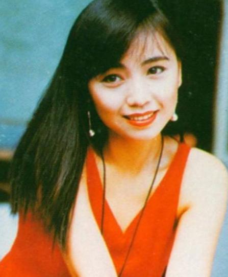 邓萃雯年轻时的照片组图(邓萃雯最美照片) 邓萃雯年轻时的照片组图(邓萃雯最美照片)