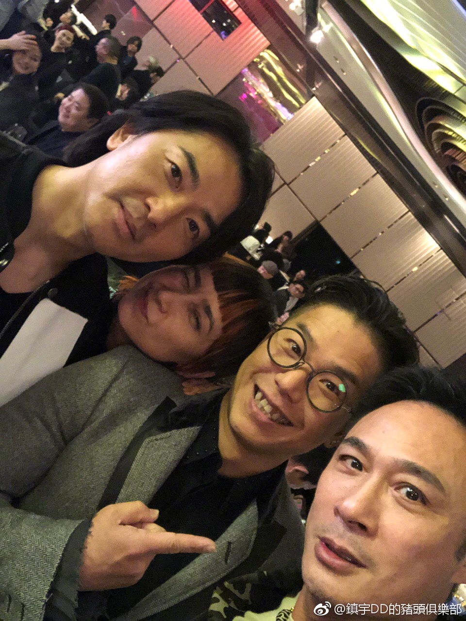 吴镇宇怒摔话筒事件回顾(吴镇宇摔碗哪一期) 吴镇宇怒摔话筒事件回顾(吴镇宇摔碗哪一期)