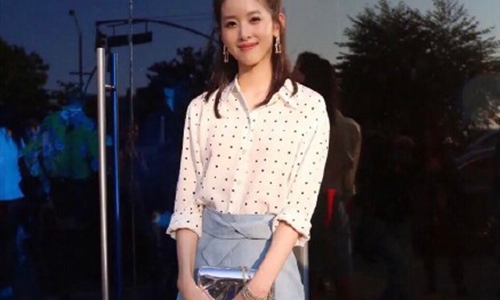 章泽天黑白芭蕾舞旧照曝光引热议