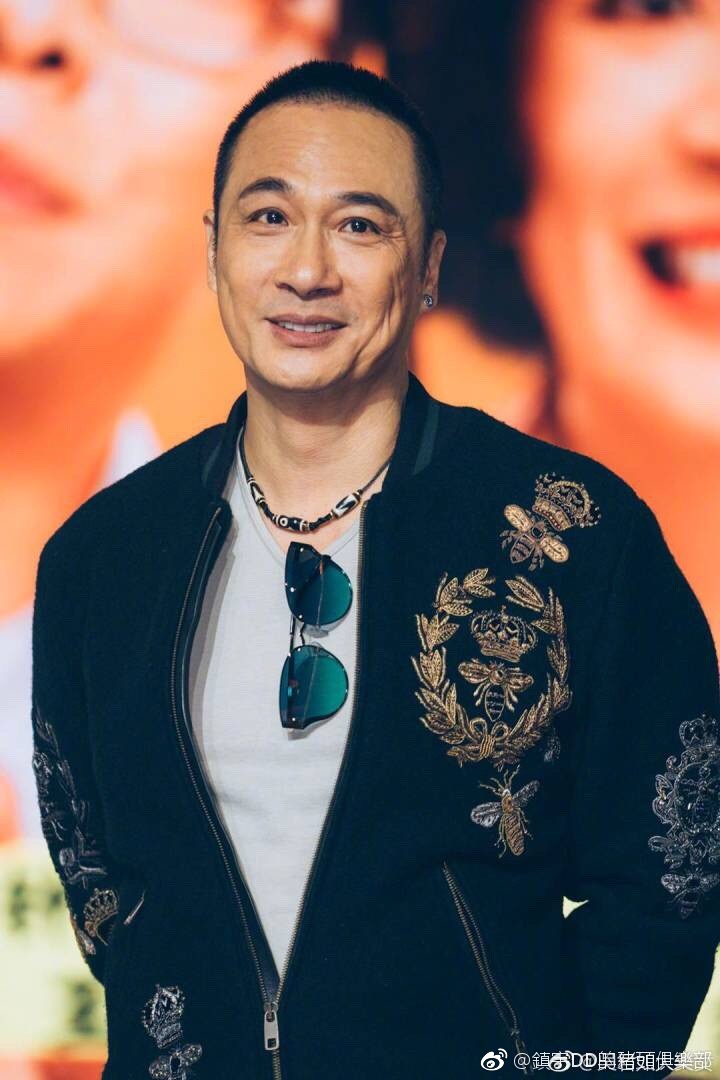 吴镇宇怒摔话筒事件回顾(吴镇宇摔碗哪一期)