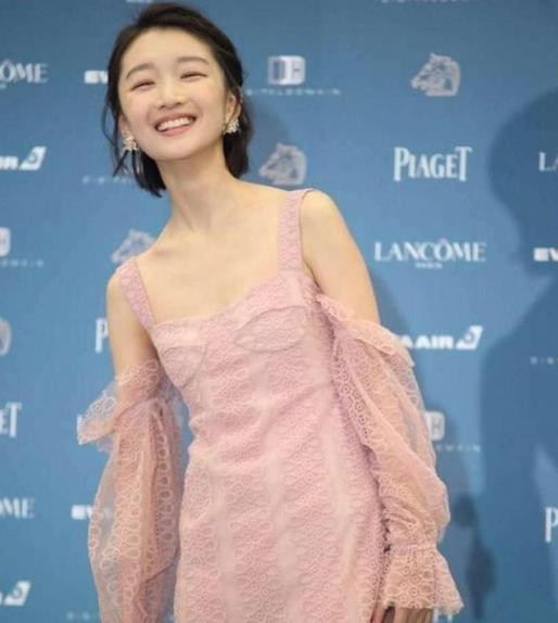 周冬雨为什么叫小黄鸭？周冬雨为什么没有胸(周冬雨和黄鸭)