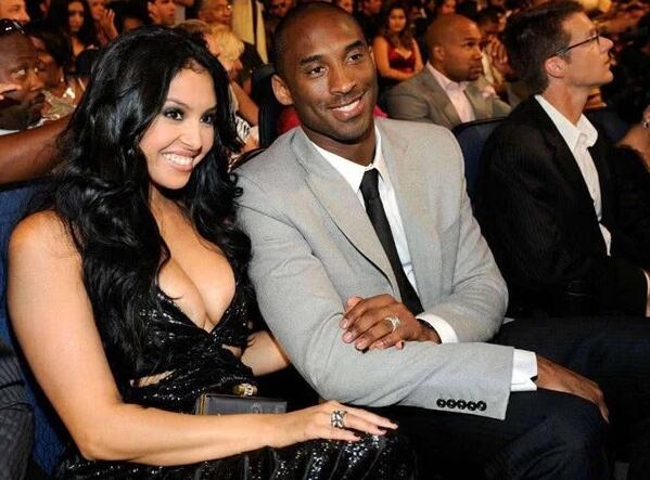 科比遗体移交家属现场照片什么样的(科比遗体已安葬)