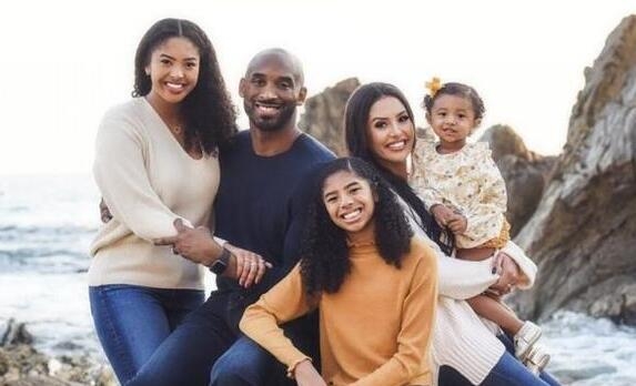 科比遗体移交家属现场照片什么样的(科比遗体已安葬)