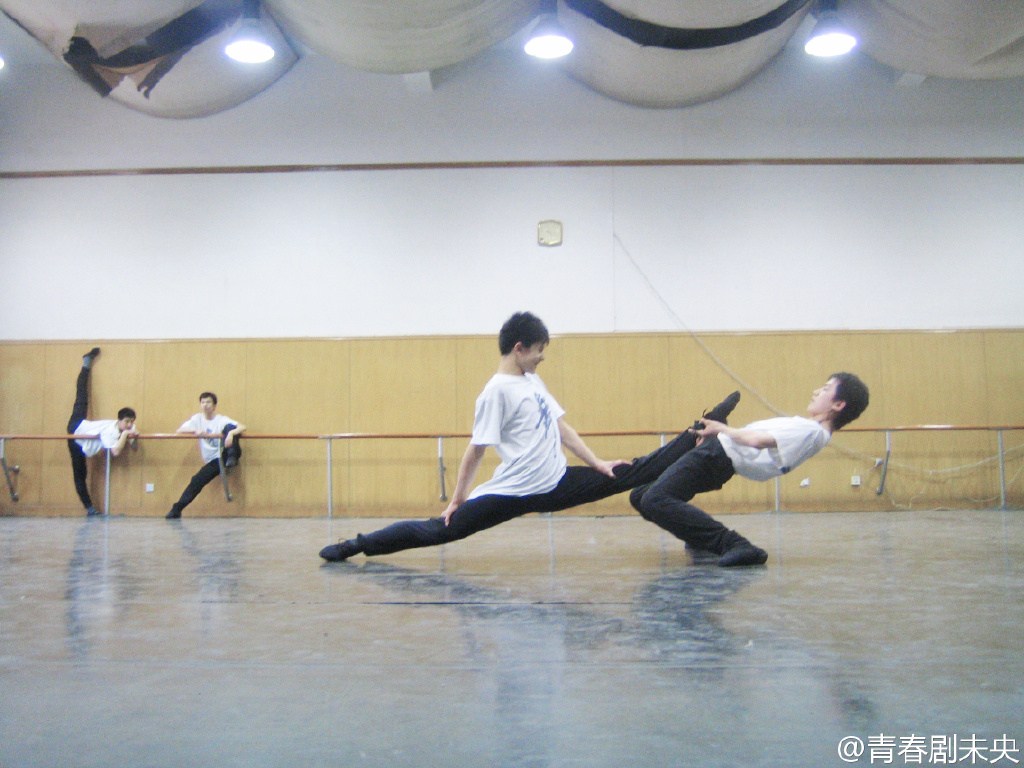 男演员杨洋的妈妈图片曝光(杨洋的妈妈长什么样子)