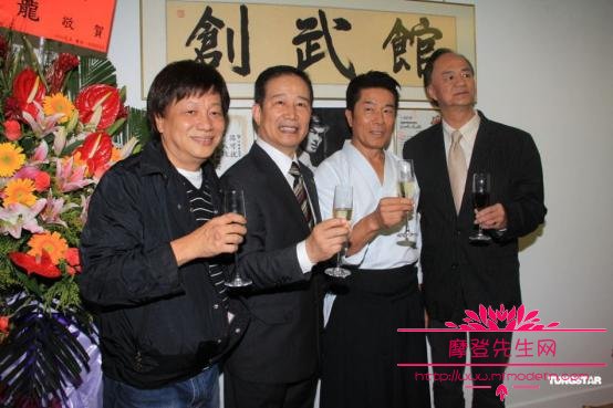 仓田保昭谈李小龙的身手(李小龙和仓田保昭) 仓田保昭谈李小龙的身手(李小龙和仓田保昭)