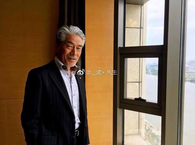 仓田保昭谈李小龙的身手(李小龙和仓田保昭) 仓田保昭谈李小龙的身手(李小龙和仓田保昭)