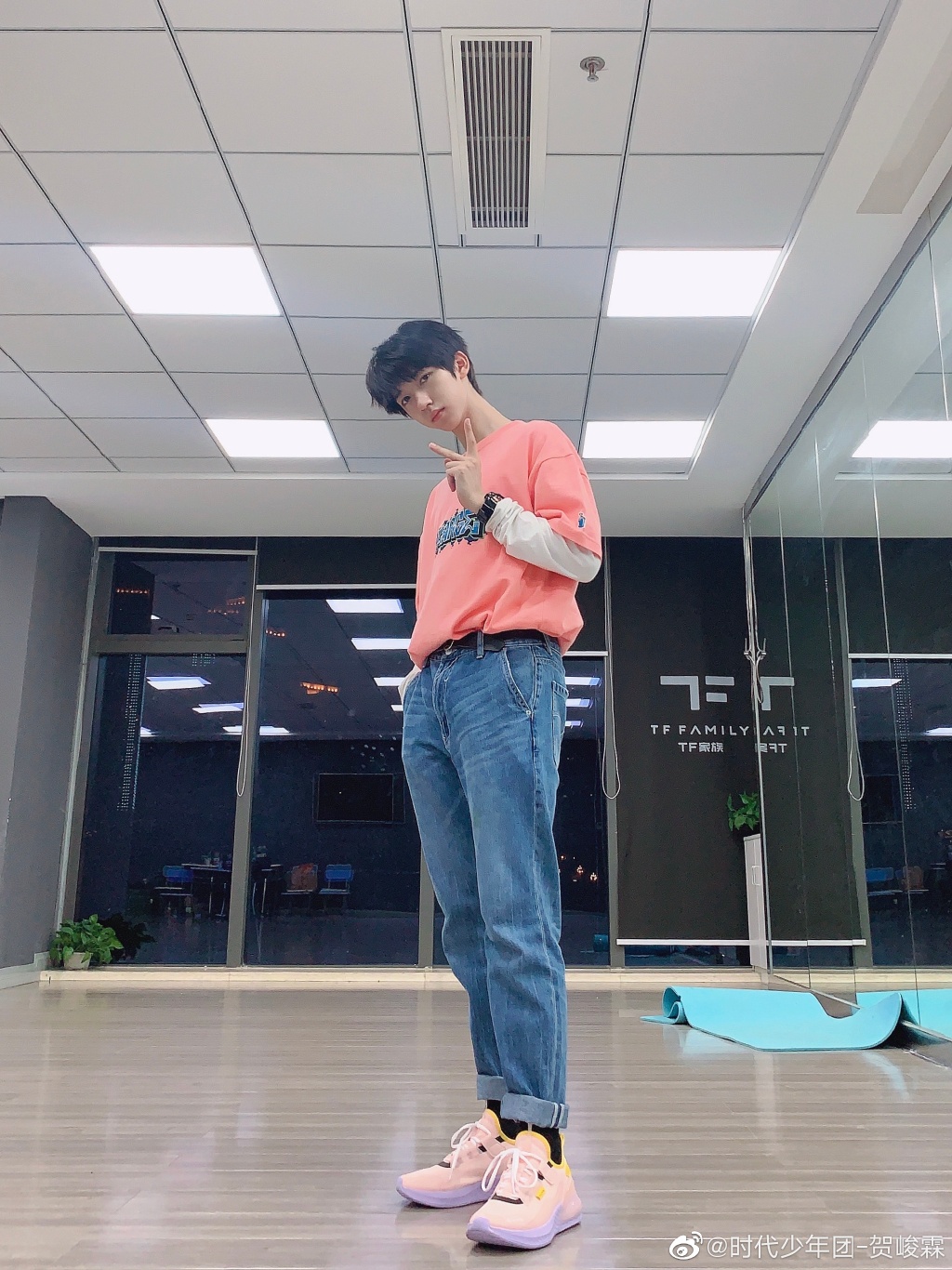 贺峻霖为什么叫影、兔子、小铃铛、樱子、贺(贺峻霖为什么是樱) 贺峻霖为什么叫影、兔子、小铃铛、樱子、贺(贺峻霖为什么是樱)