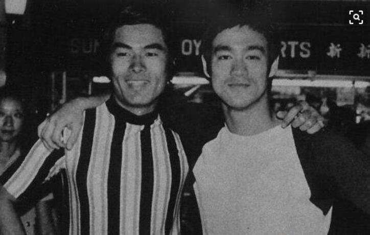 仓田保昭谈李小龙的身手(李小龙和仓田保昭) 仓田保昭谈李小龙的身手(李小龙和仓田保昭)