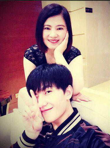 男演员杨洋的妈妈图片曝光(杨洋的妈妈长什么样子)