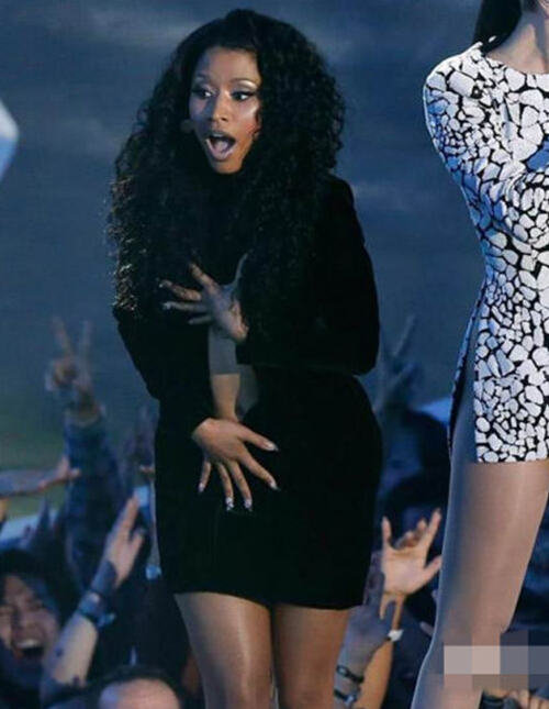 nickiminaj的胸是多大罩杯的？妮