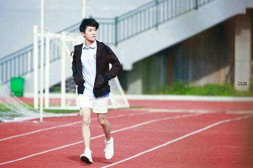 月亮岛中学的棒球队能打进联赛吗？站<me(月亮岛学校棒球场)