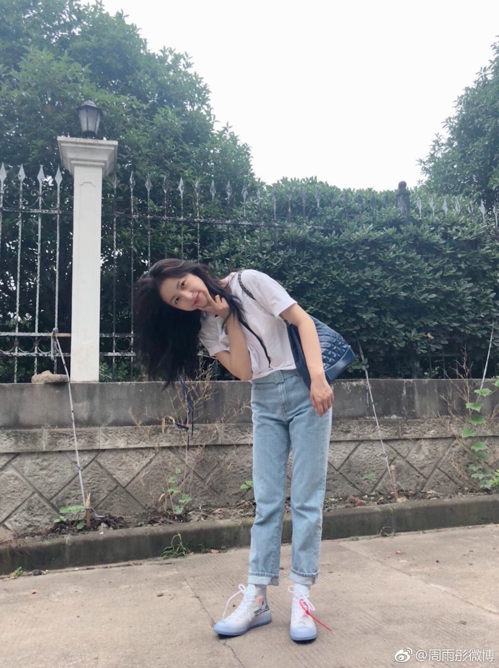 周雨彤是不是腿粗?周雨彤怎么感觉有点胖 周雨彤是不是腿粗?周雨彤怎么感觉有点胖