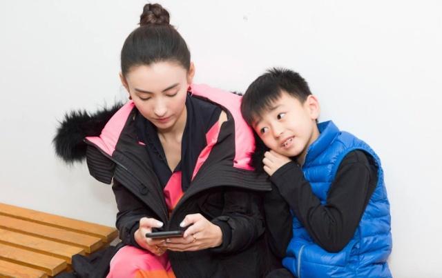 张柏芝第三个孩子是谁的(张柏芝的三个孩子叫什么) 张柏芝第三个孩子是谁的(张柏芝的三个孩子叫什么)