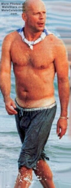 布鲁斯威利斯为什么光头？他为什么不练习肌