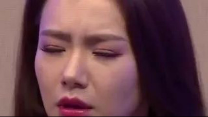 戚薇的双眼皮是割的吗？戚薇声音怎么那么粗