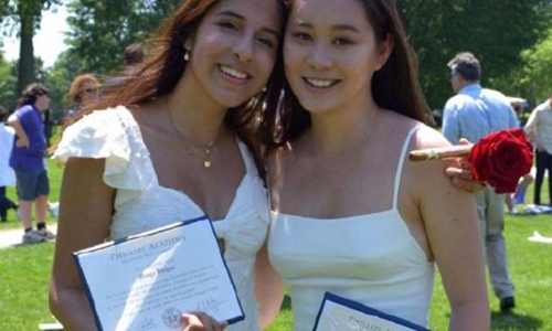 李连杰小女儿晒出高中毕业照(李连杰小女儿晒近照) 李连杰小女儿晒出高中毕业照(李连杰小女儿晒近照)