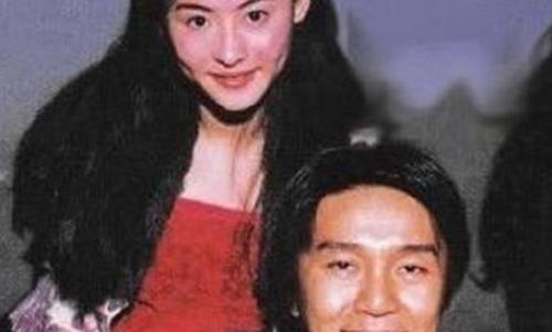 张柏芝回忆第一次和周星驰见面(周星驰张柏芝抱在一起) 张柏芝回忆第一次和周星驰见面(周星驰张柏芝抱在一起)