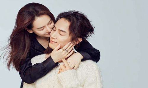 戚薇的双眼皮是割的吗？戚薇声音怎么那么粗